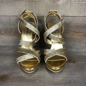 Gently used. Women's Fioni Night. Gold Heels.